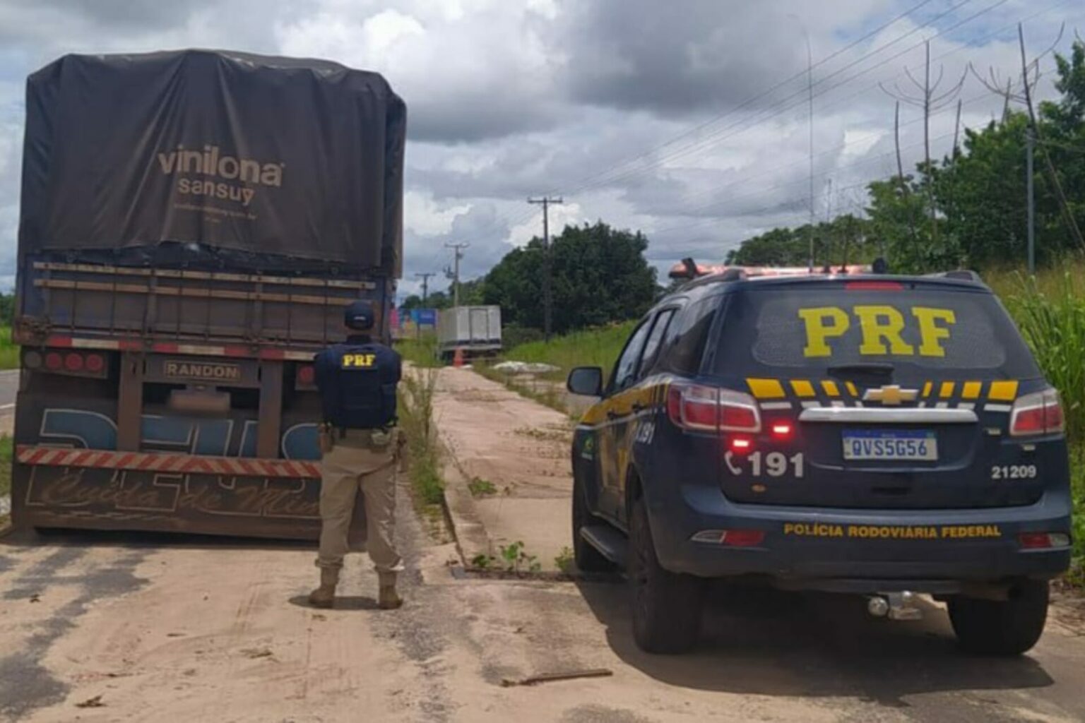 PRF apreende cerca de 46 m³ de madeira em Santa Maria do Pará
