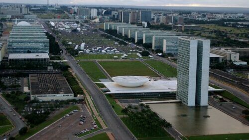 Governo federal reajusta em 9% os salários de servidores públicos