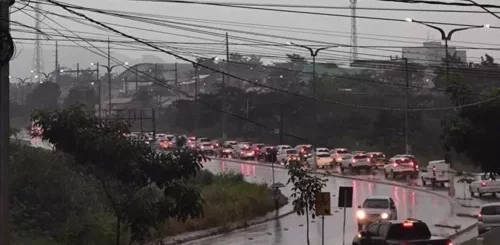 Parauapebas amanhece debaixo de chuva e temporal causa transtorno à população