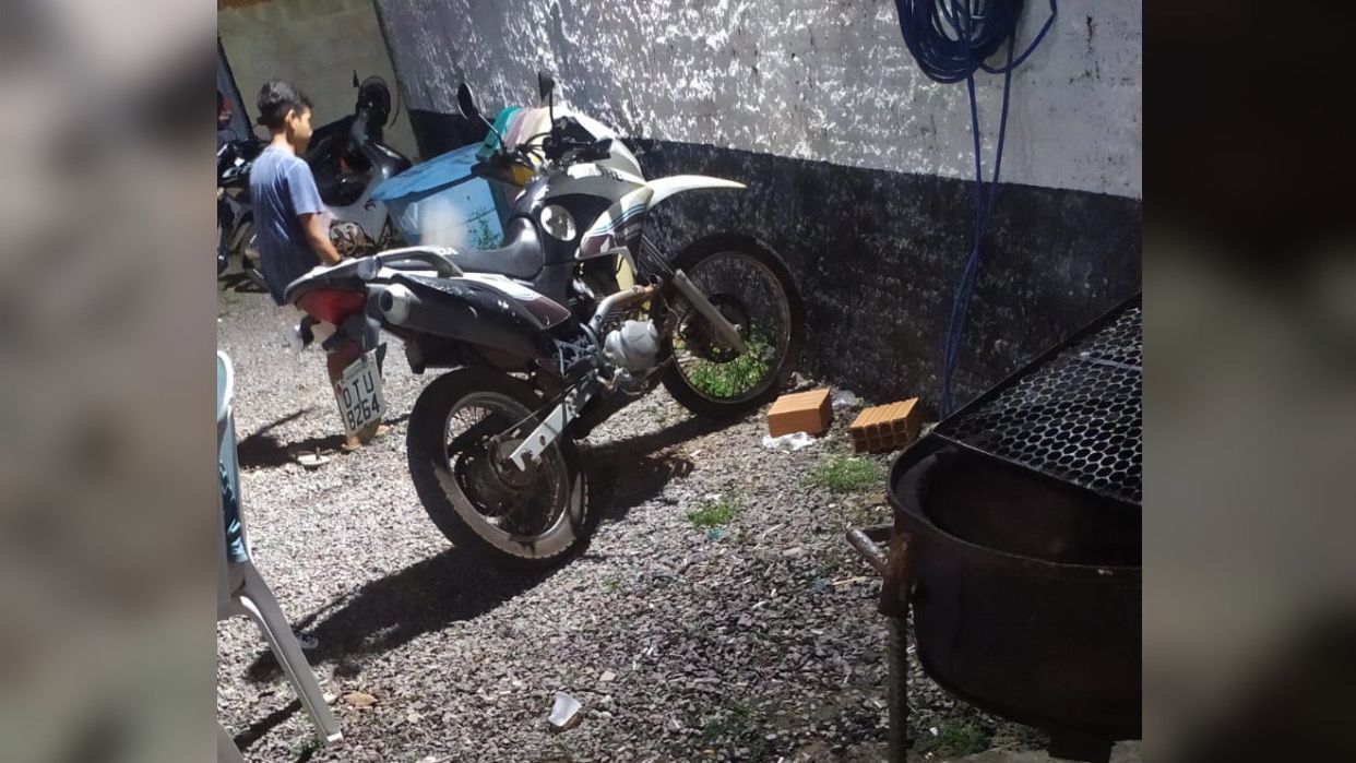 Moto oficial da Secretaria de Urbanismo de Parauapebas é flagrada em bar