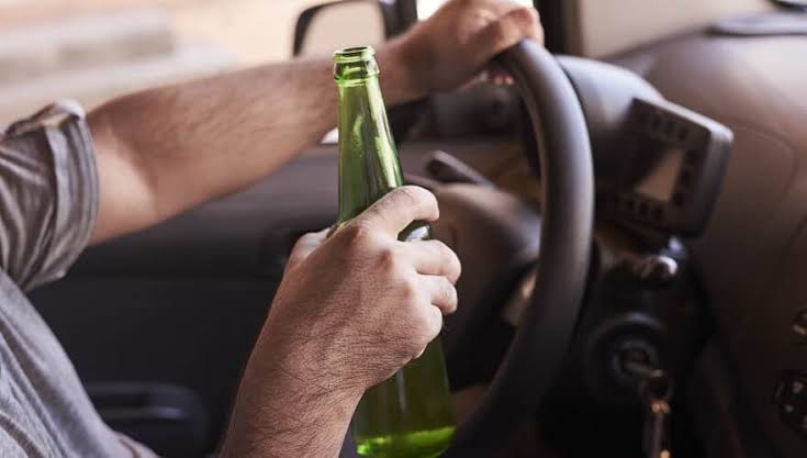 Motoristas se recusam a fazer teste do bafômetro, mas são presos por embriaguez ao volante