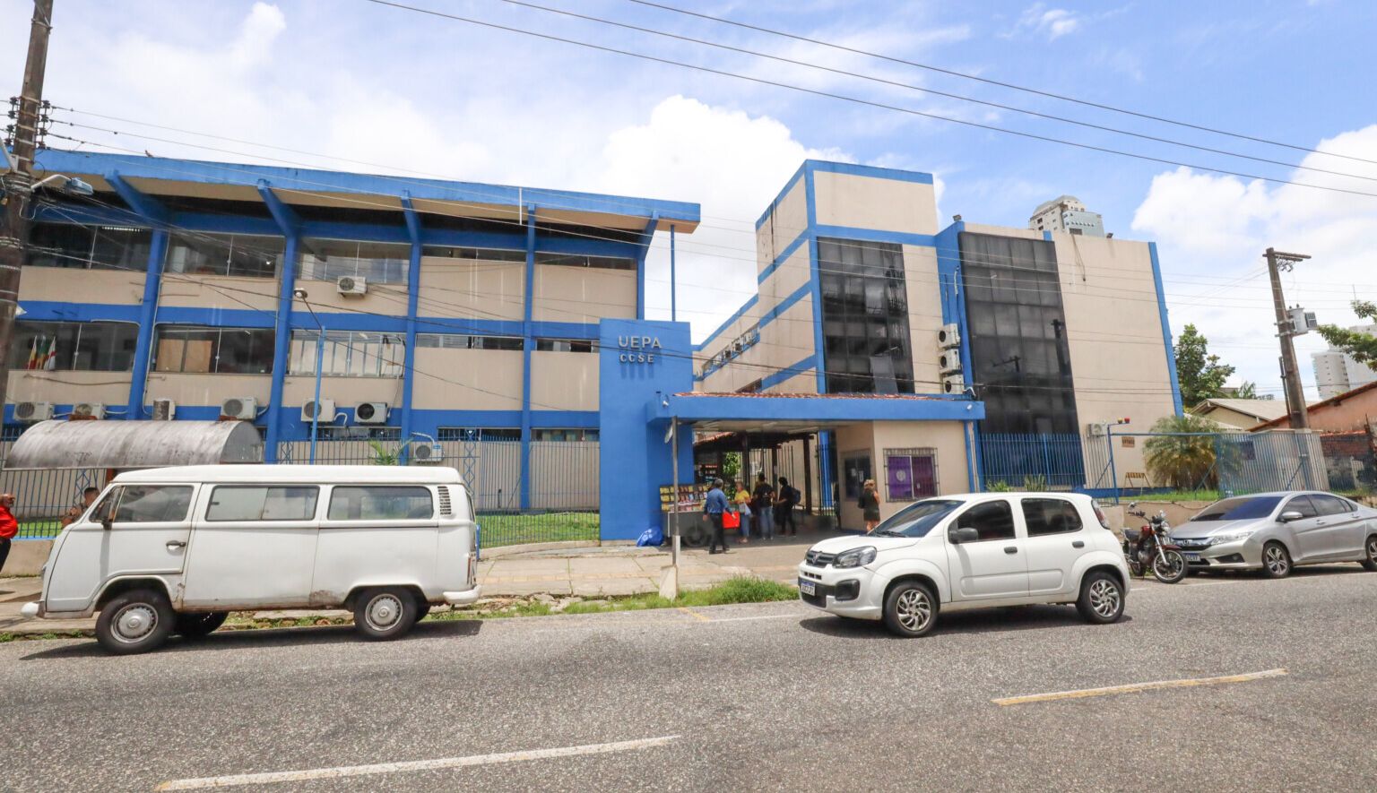 Helder sanciona lei que atualiza o PCCR de servidores da UEPA