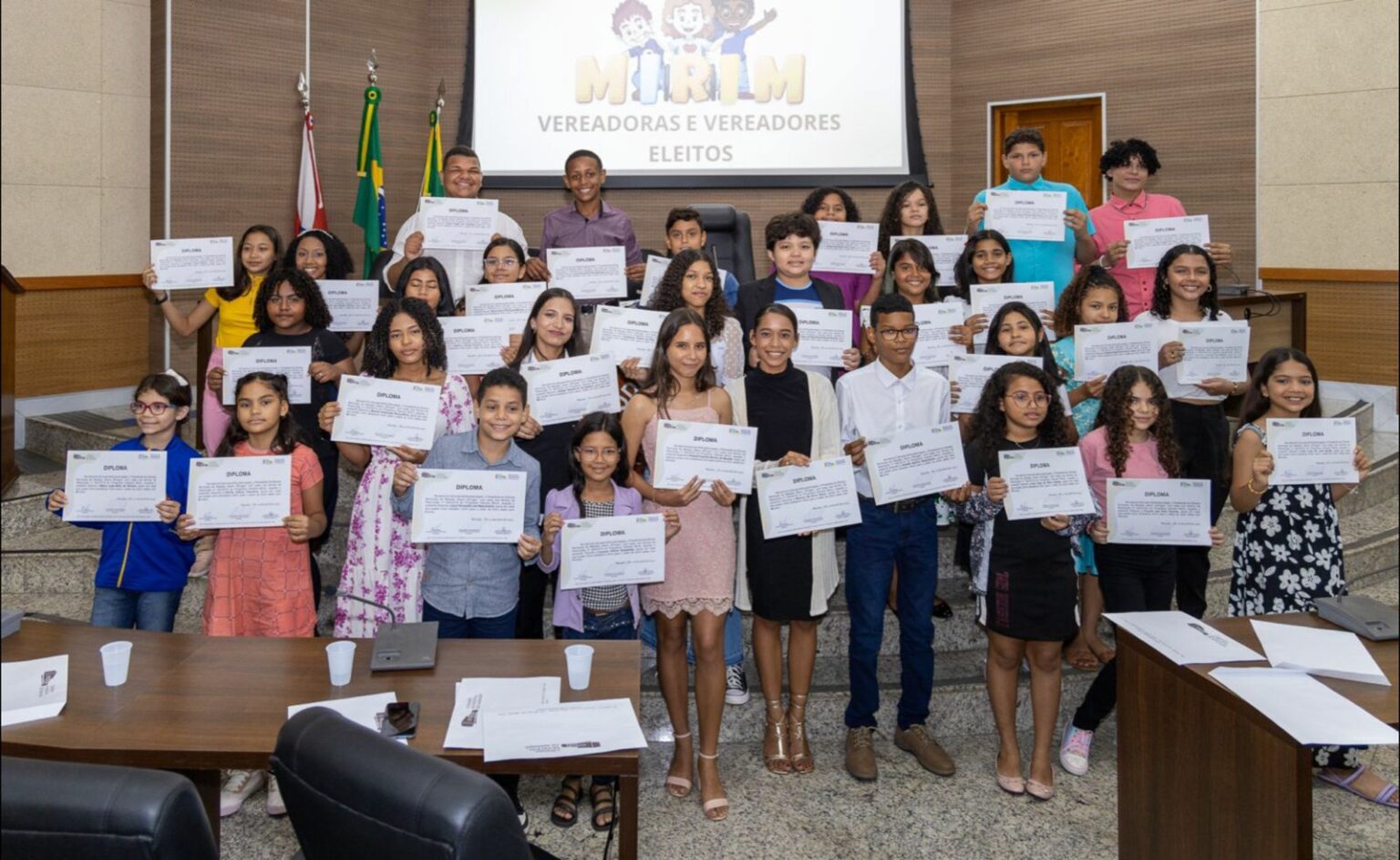 Câmara de Marabá empossa 36 novos vereadores mirins