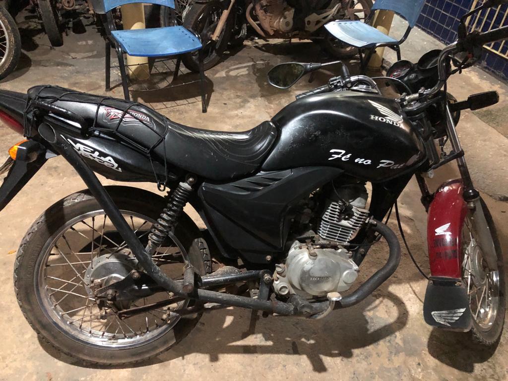 Adolescente é flagrado pilotando moto clonada em Redenção