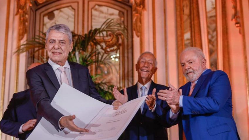 Lula sobre prêmio a Chico Buarque: “Satisfação corrigir um dos maiores erros do Brasil”