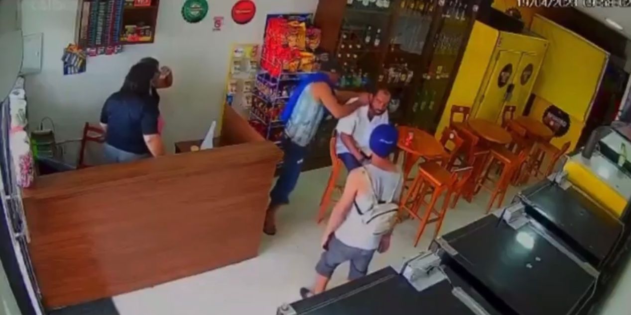 Dupla mata desafeto com mais de 20 facadas na frente de câmeras em Parauapebas