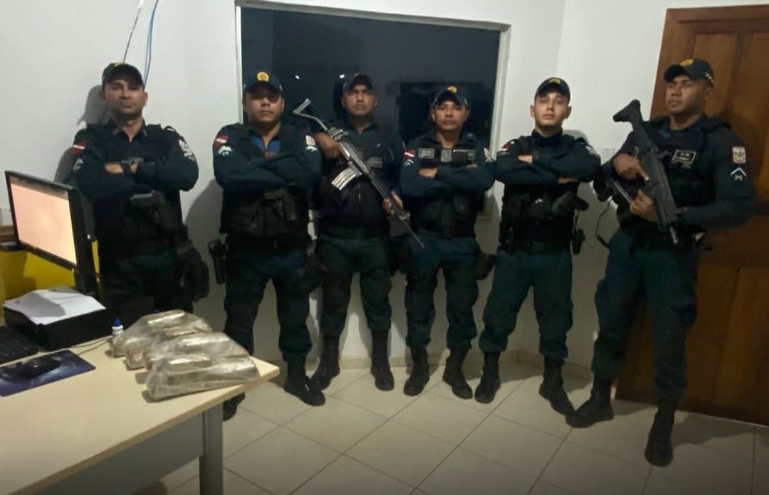 PM apreende maconha em micro-ônibus na BR-230 com destino a Marabá