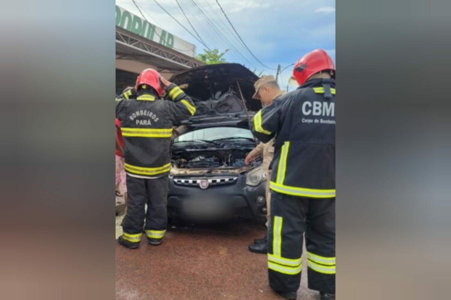 Carro pega fogo em via pública no Pará