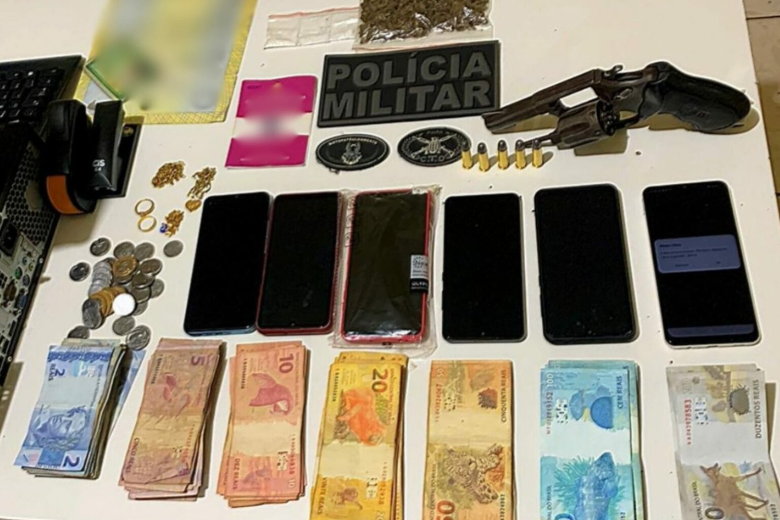 PM prende dupla com arma e drogas em Redenção