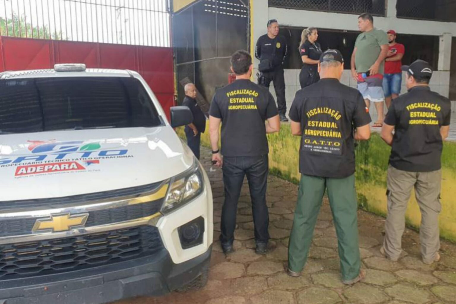 Adepará interdita dois locais de abate clandestino de aves em Castanhal