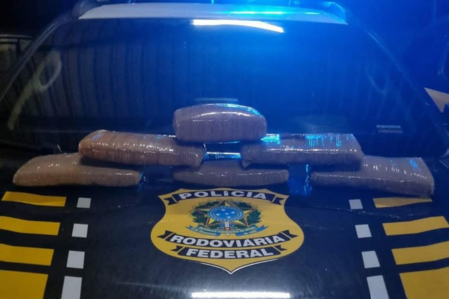 PRF prende passageira transportando maconha dentro de ônibus em Santarém