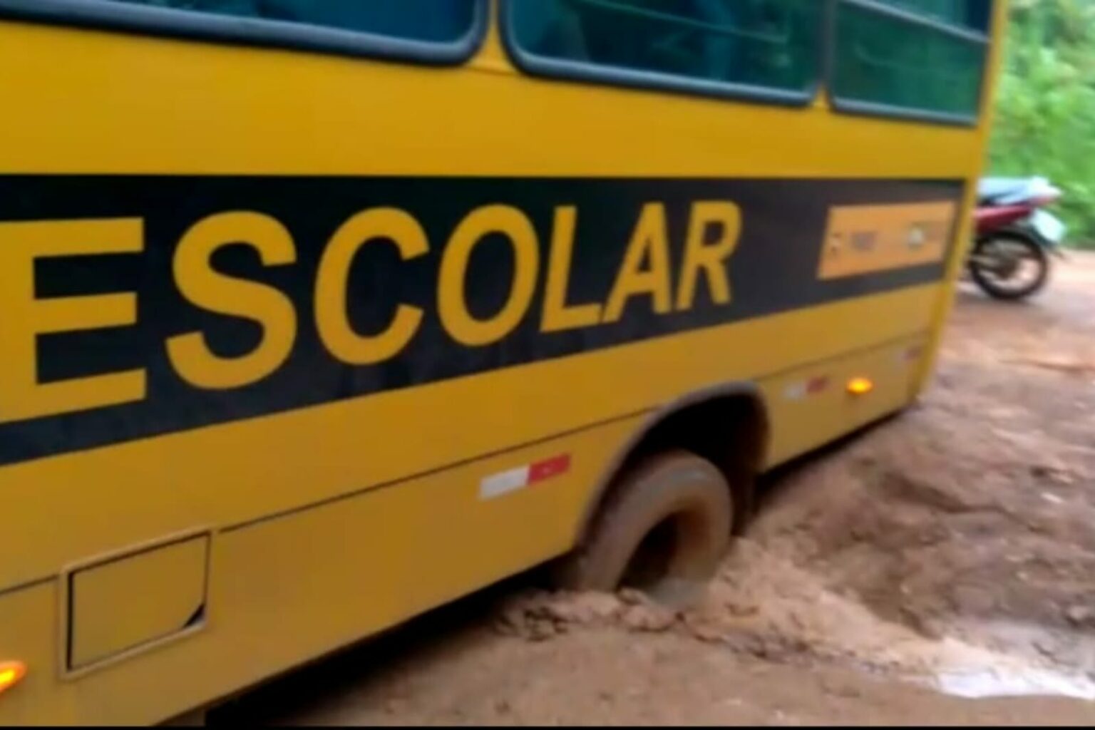 Falta de transporte escolar prejudica alunos na zona rural de Itupiranga