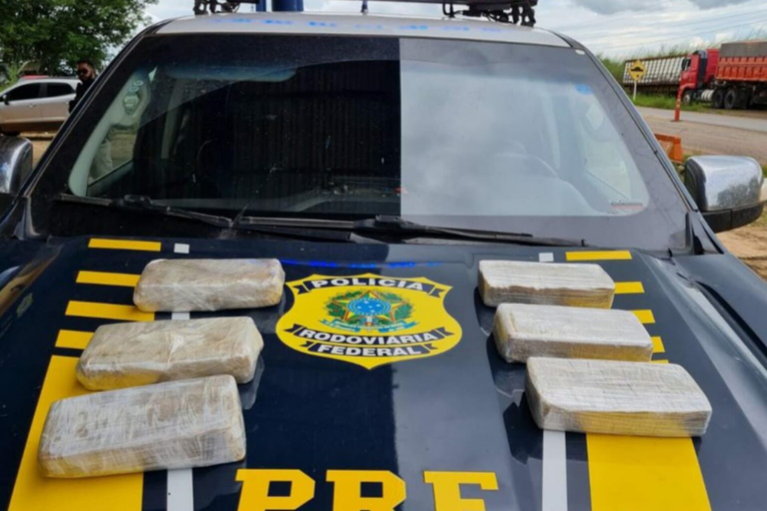 PRF prende passageira transportando cocaína dentro de ônibus em Marabá