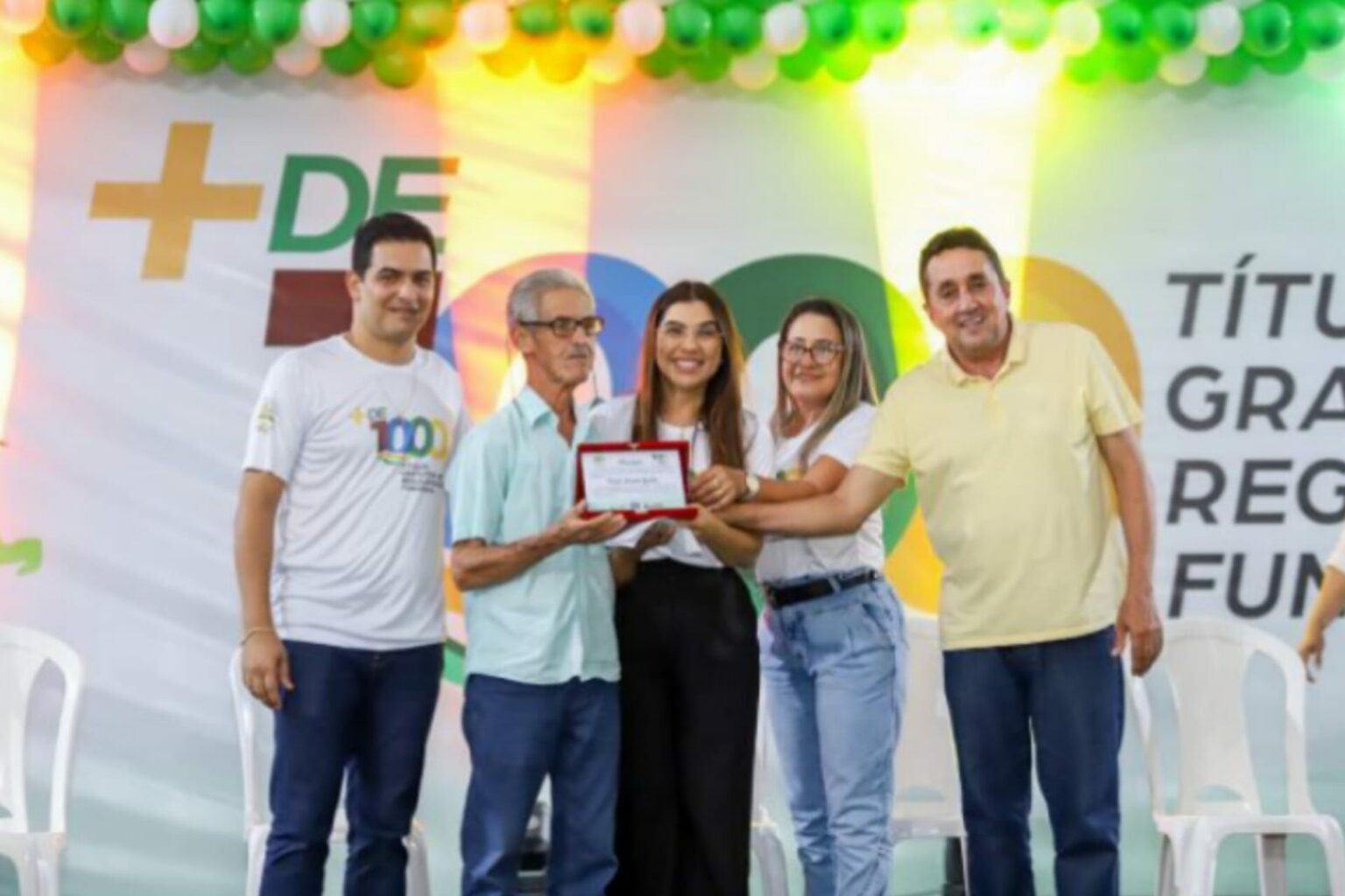 Famílias recebem títulos de regularização fundiária em Canaã dos Carajás