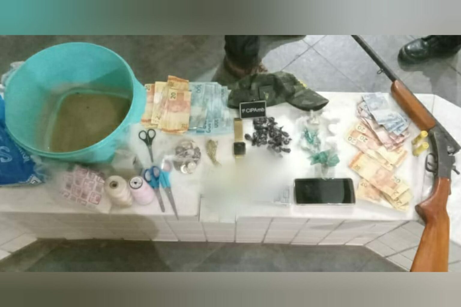 Dupla é presa em flagrante com arma e drogas no Pará