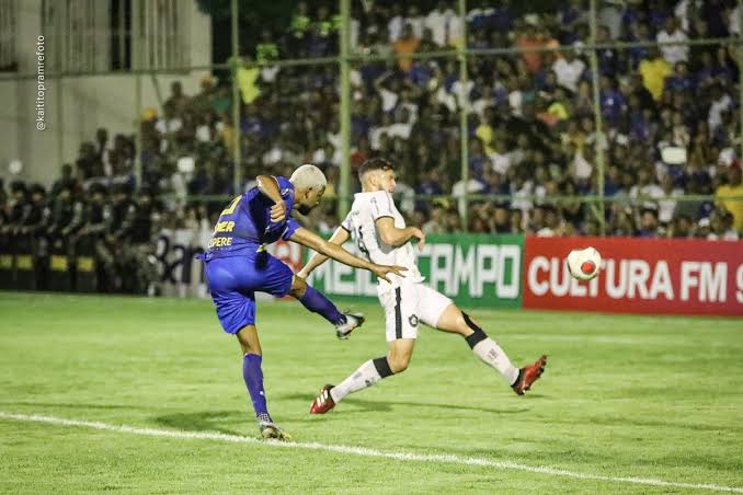 Com golaço de falta, Águia vence Remo e abre vantagem na final do Parazão