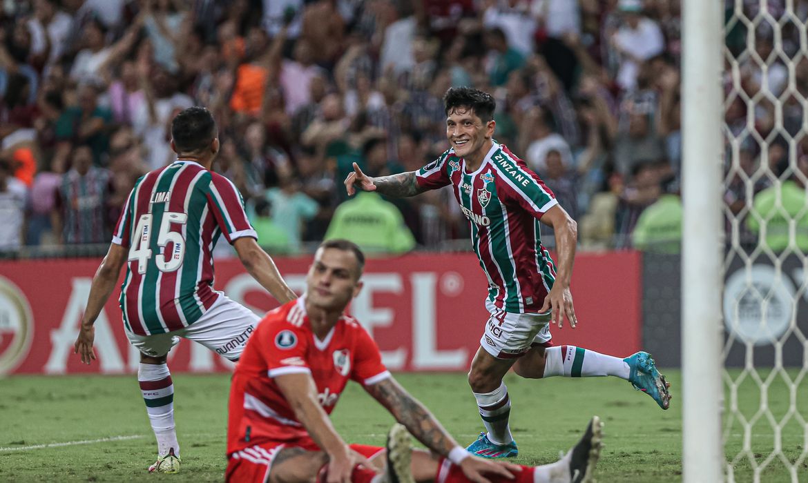 Fluminense goleia River Plate na Libertadores