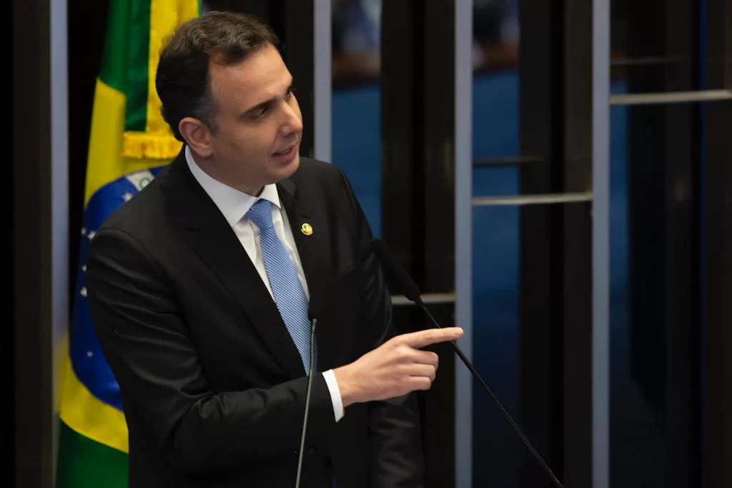 Pacheco apresenta projeto para regulamentar inteligência artificial
