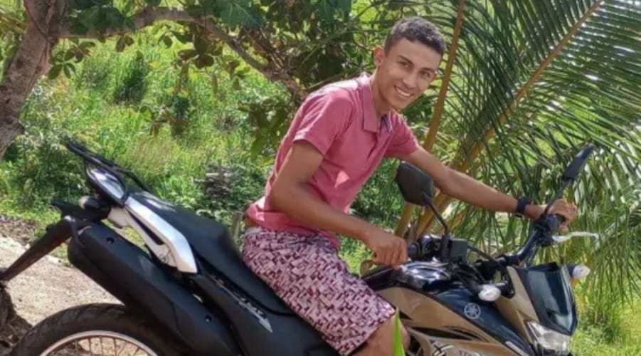 Jovem morre durante colisão entre moto e caminhonete em Tucuruí