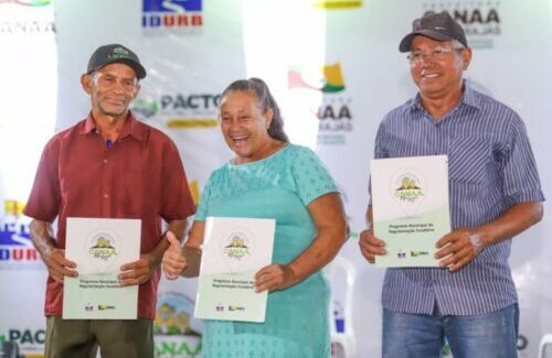 Prefeitura entrega 218 títulos de regularização fundiária em Canaã