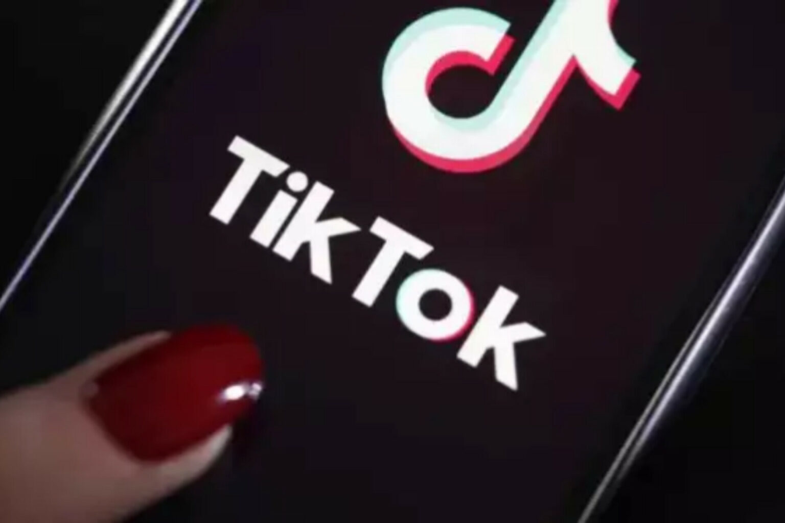 Adolescente de 13 anos morre por overdose de antialérgico após desafio do TikTok