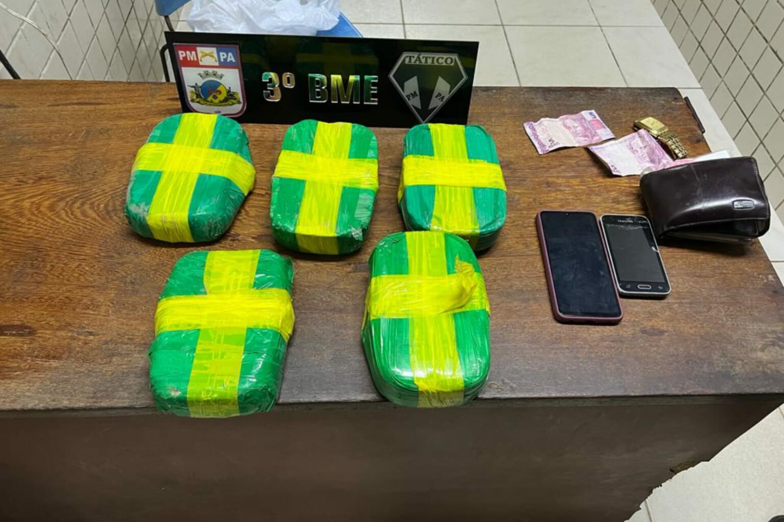 PM prende dupla e apreende tabletes de drogas no Pará