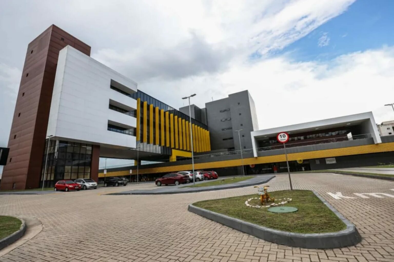 Colisão entre dois veículos deixa quatro pessoas feridas na BR-316