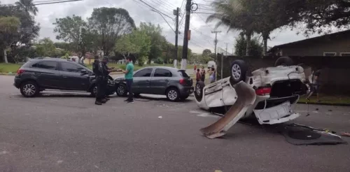 Carro capota em acidente envolvendo três veículos no Pará