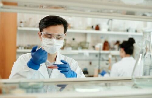 Anvisa autoriza realização de exame de análise clínica em farmácias