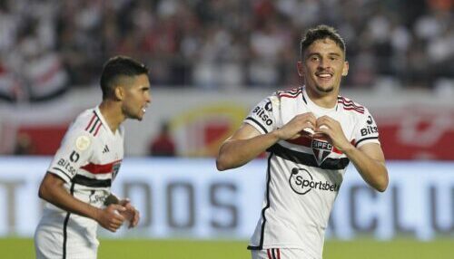 São Paulo vence o Internacional e sobe para o G4 do Brasileirão