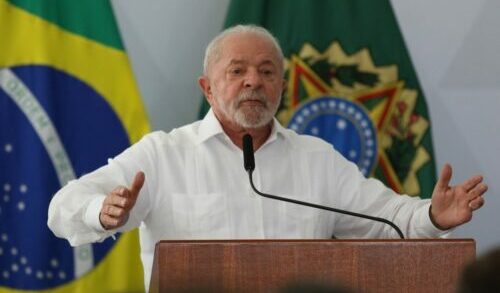 Lula anuncia política de reajuste do salário mínimo e isenção de IR