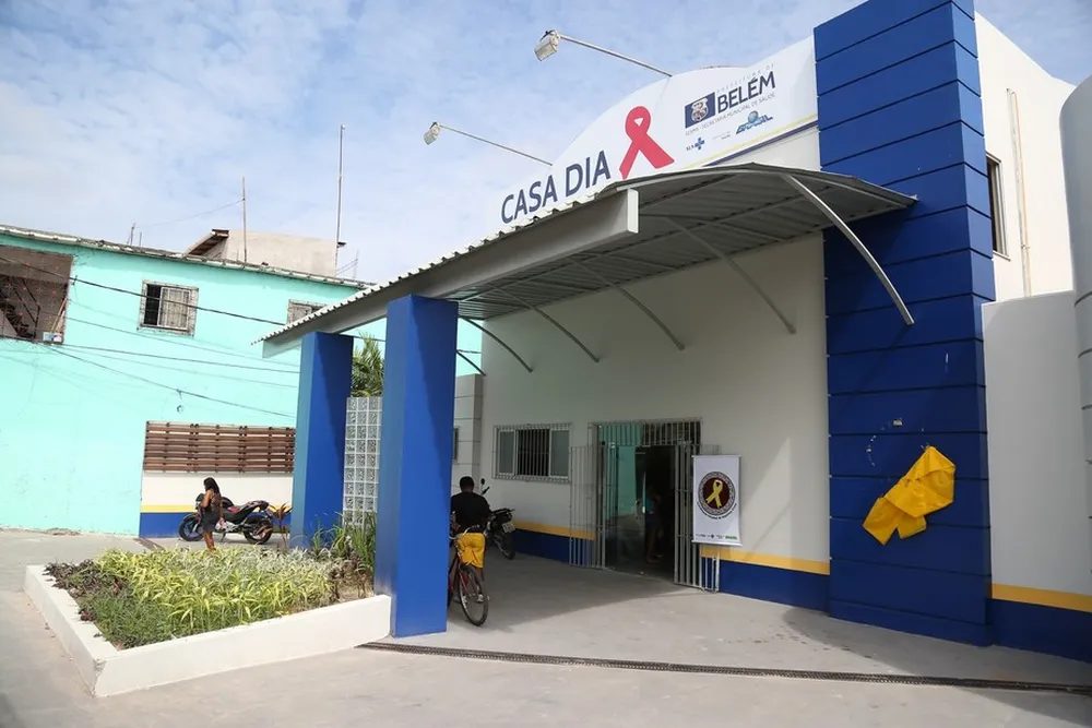 Pessoas com HIV reclamam de longa fila para conseguir medicamentos