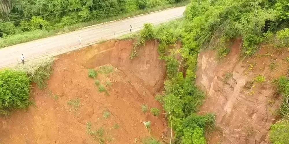 Cratera ameaça rodovia BR-010 no sudeste do Pará