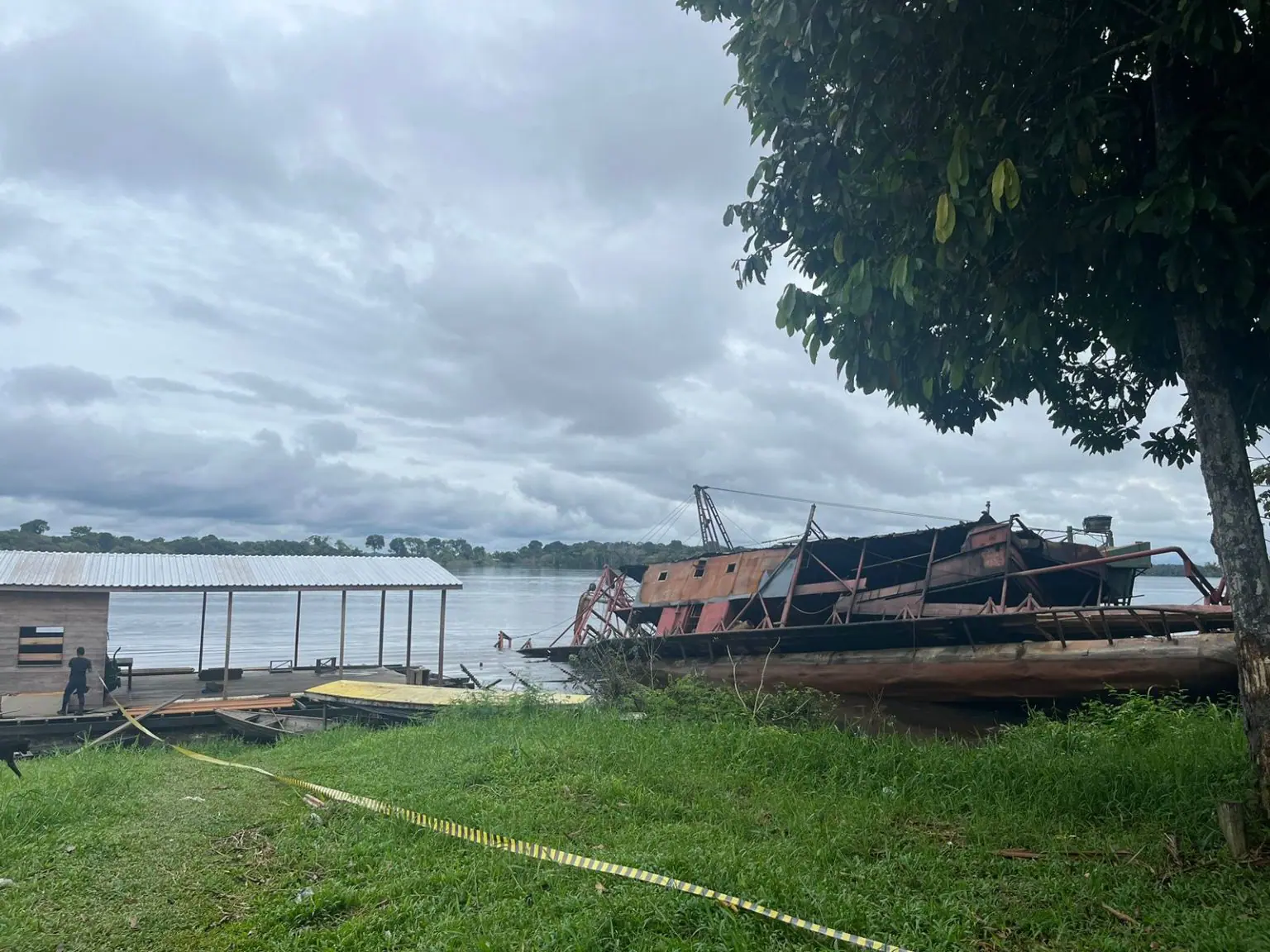 VÍDEO: Garimpeiro morre e dois ficam feridos em explosão de draga