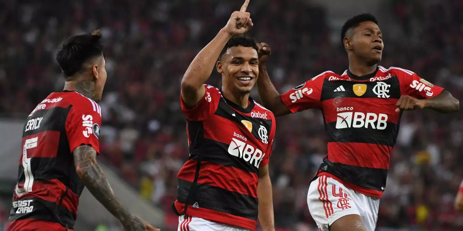 Flamengo bate o Racing por 2 a 1 e encaminha vaga na Libertadores