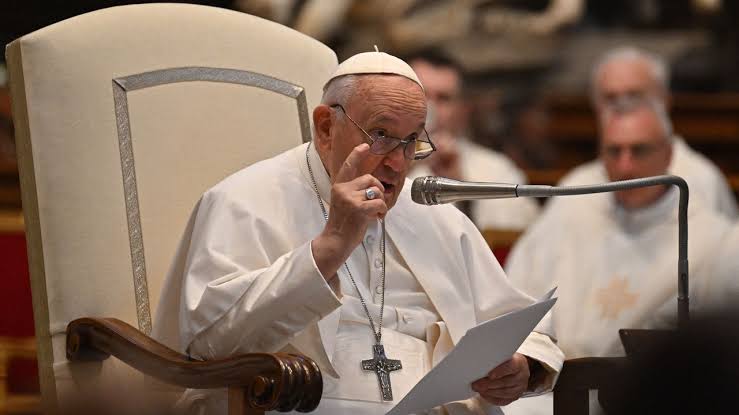 Papa Francisco é internado para ser submetido a bateria de exames