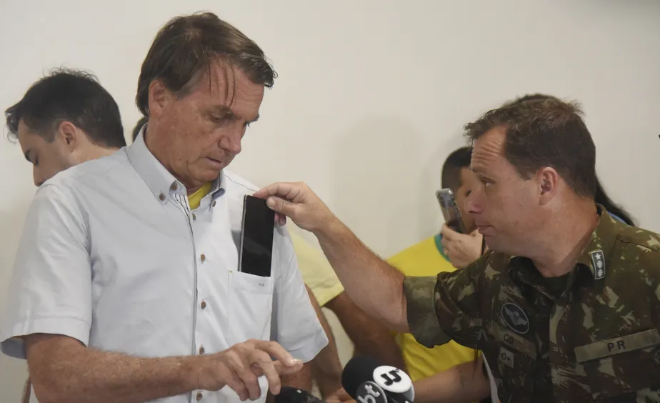 PF acha passo a passo do golpe no celular de ex-ajudante de ordens de Bolsonaro