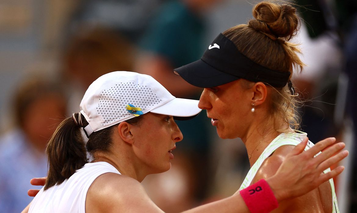 Bia Haddad perde para Iga Swiatek na semifinal de Roland Garros