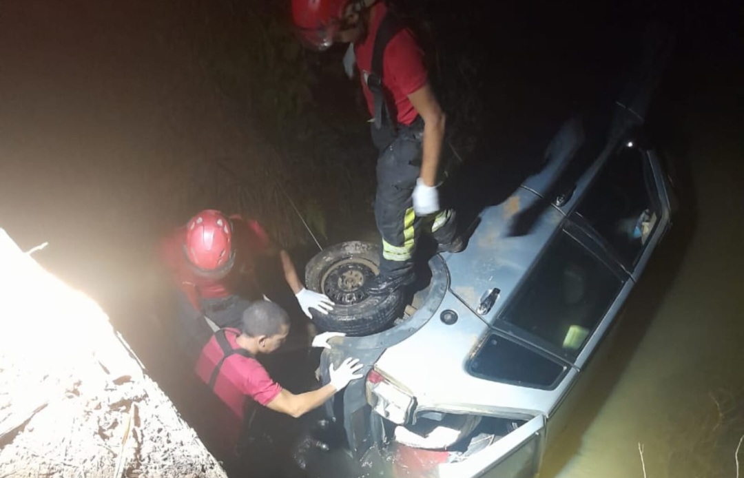 Motorista perde controle do carro e morre ao cair em rio em Itupiranga