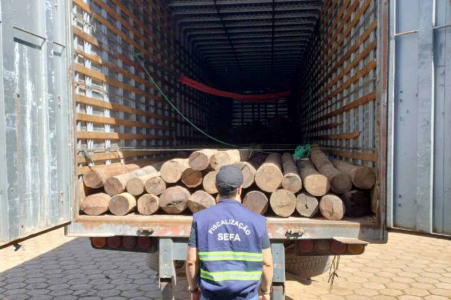 Sefa apreende 150 toras de madeira em Dom Eliseu