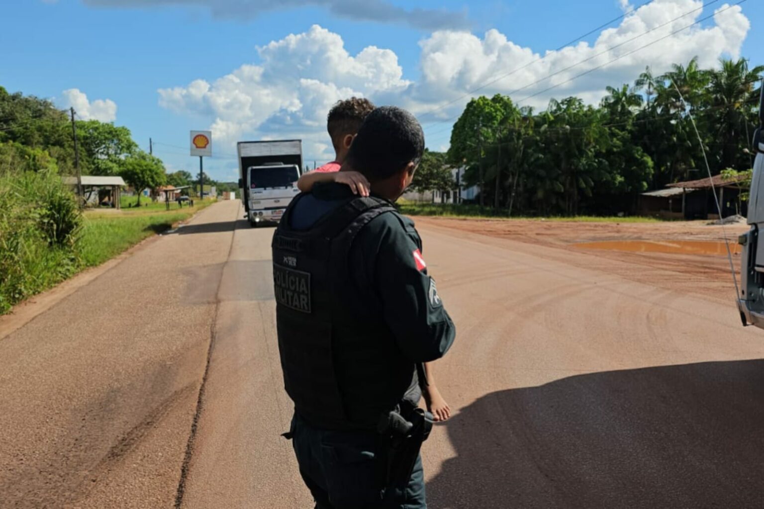 PM salva criança perdida em rodovia no Pará