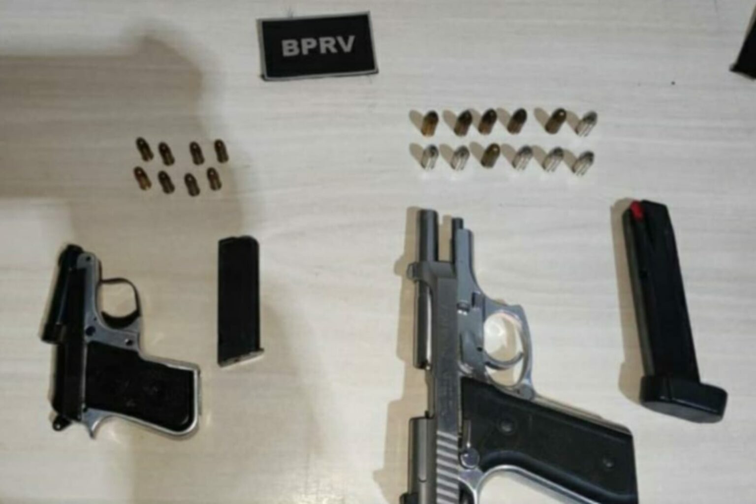 Polícia apreende armas de fogo e recupera moto em Goianésia do Pará