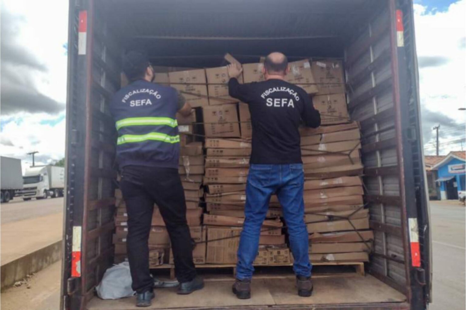 Sefa apreende materiais eletrônicos na BR-010