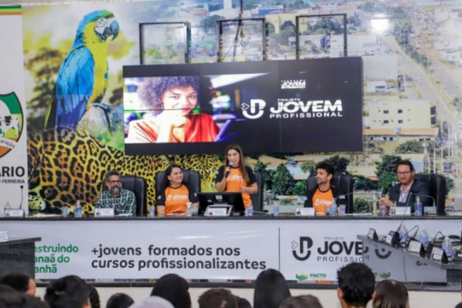 Jovens de Canaã dos Carajás são beneficiados com cursos e recebem certificados
