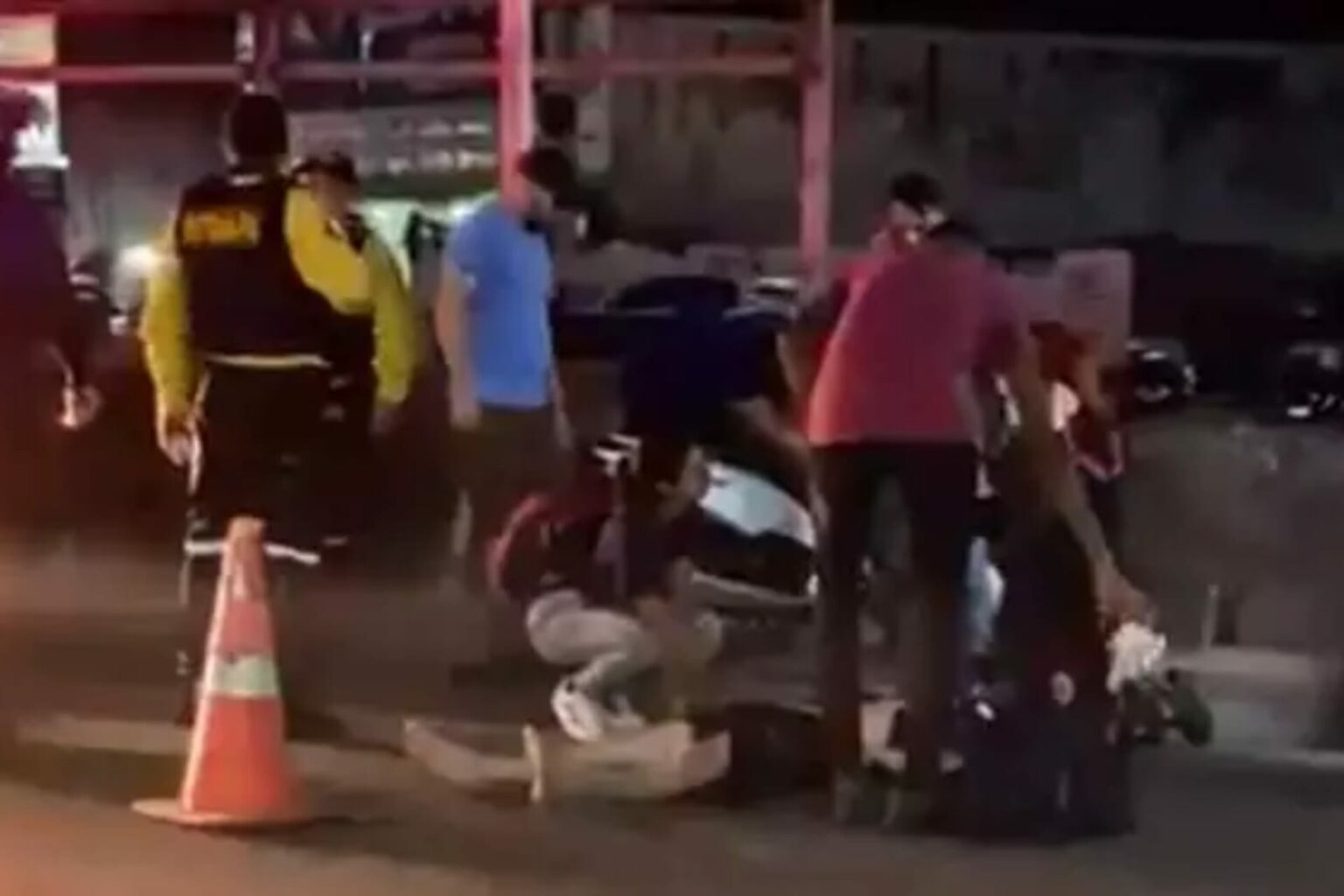Motociclista fica ferido após colidir com cachorro na BR-316