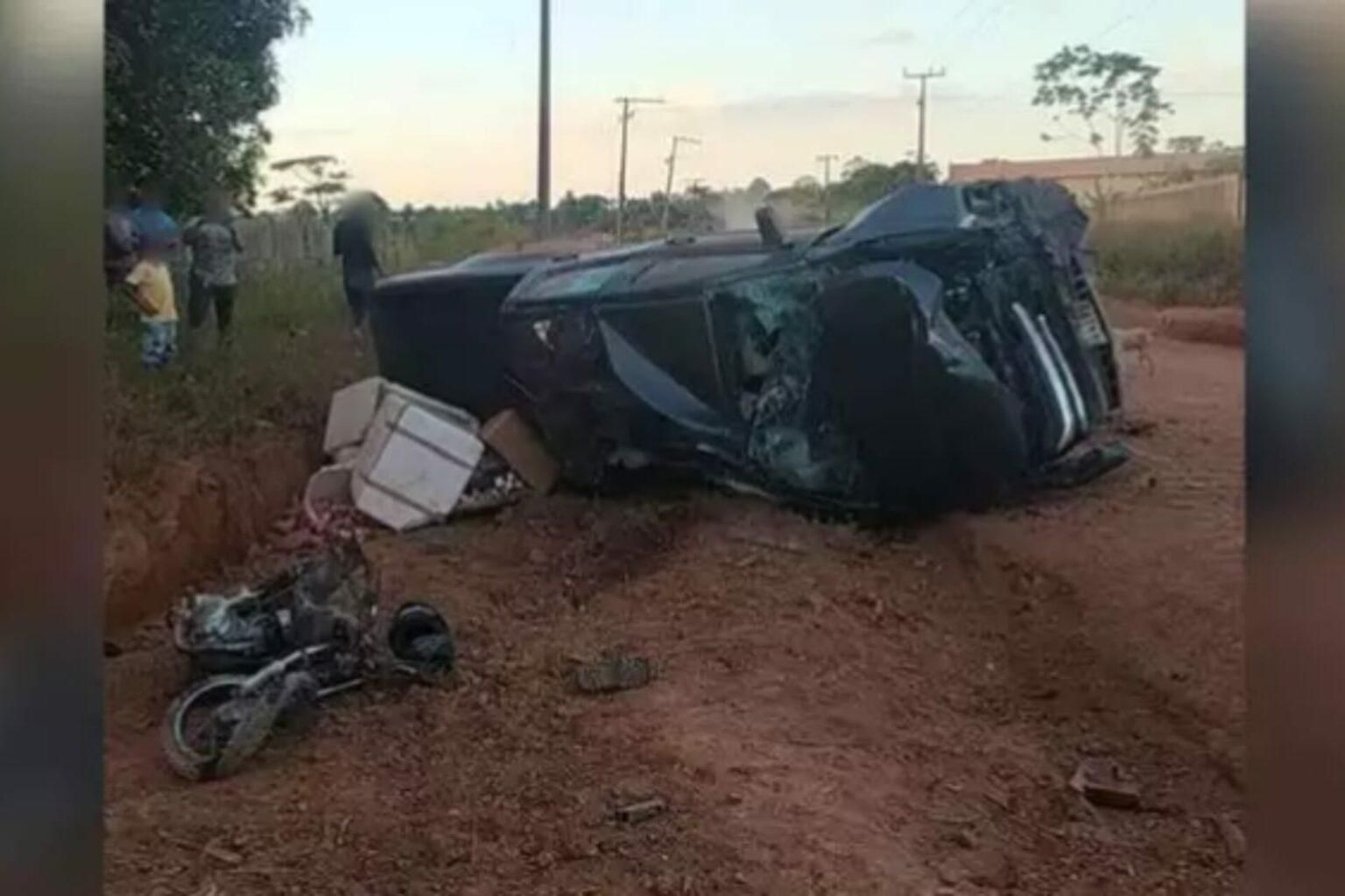 Colisão entre caminhonete e duas motos deixa pessoas feridas em Tucuruí