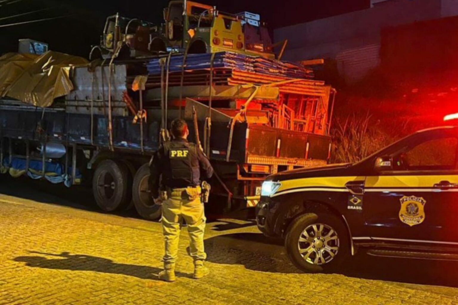 PRF apreende caminhão com sinais de adulteração em Marabá