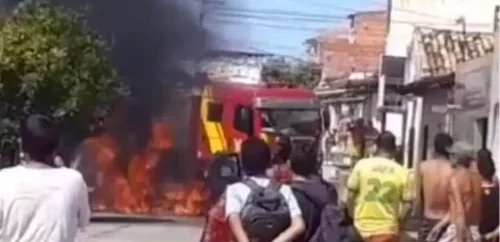 Mulher incendeia carro do marido após suposto flagra de traição
