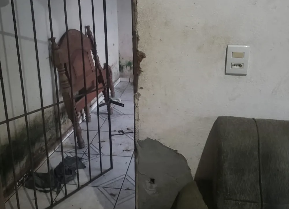 PF arromba porta de casa de investigado por armazenar pornografia infantil no Pará