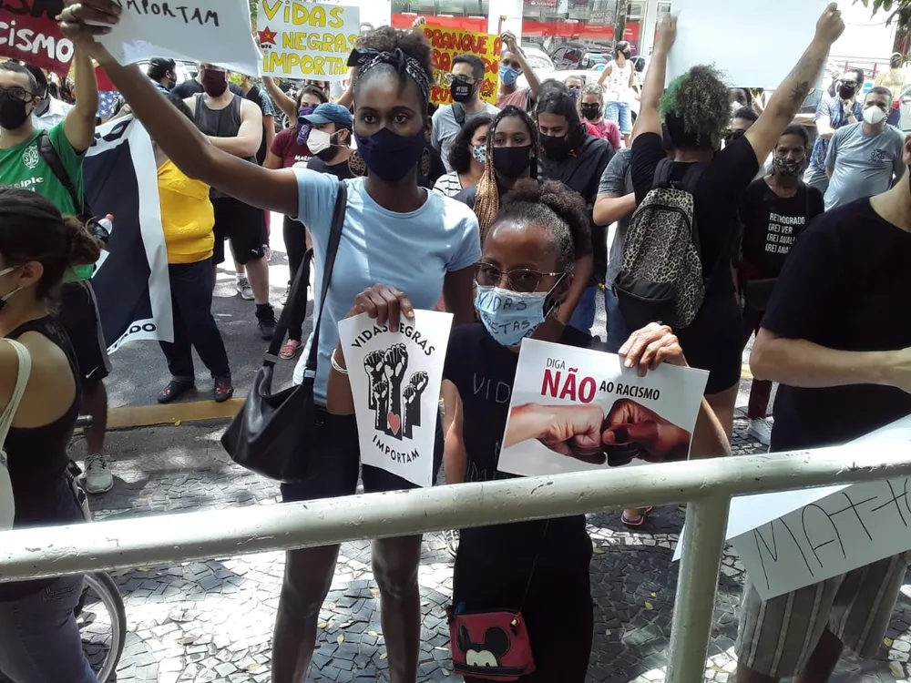 Brasil tem alta de mais de 50% nos registros de racismo e homofobia